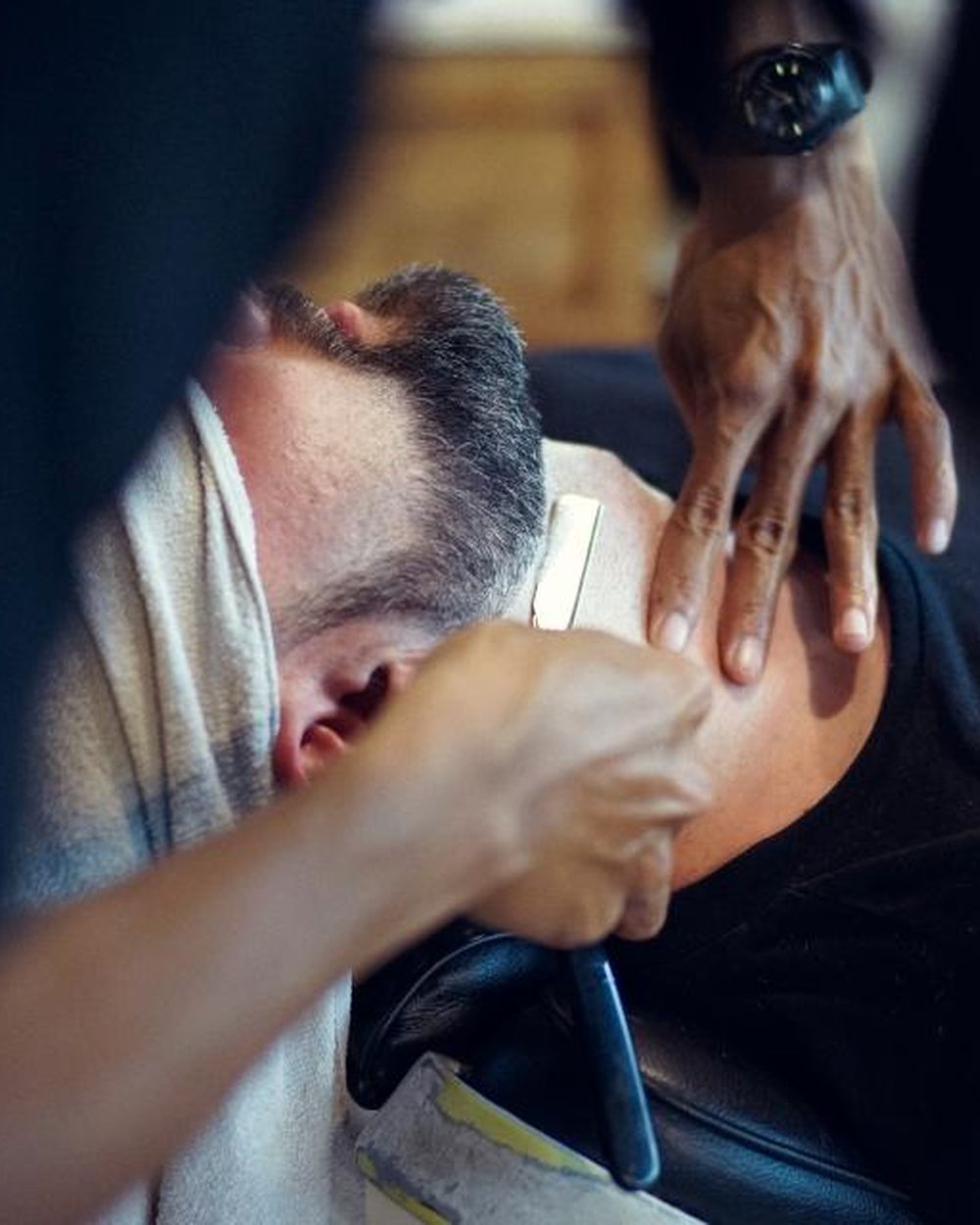 A straight-razor shave